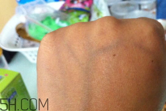 百雀羚乳液怎么打開？百雀羚乳液瓶蓋怎么開