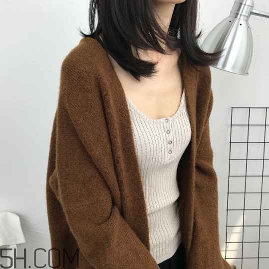 焦糖色毛衣配什么顏色好看？焦糖色毛衣搭配圖片
