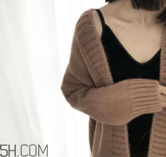 焦糖色毛衣配什么顏色好看？焦糖色毛衣搭配圖片