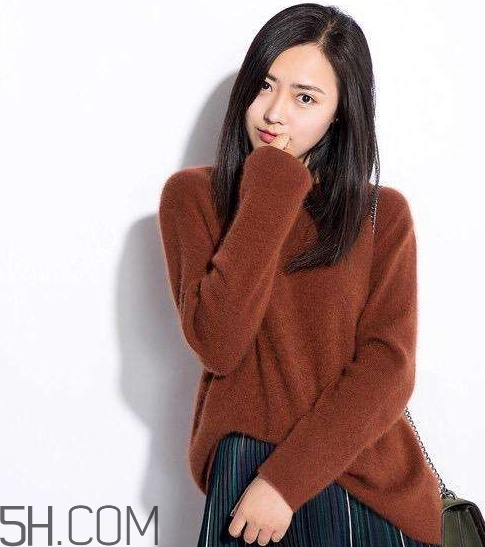 焦糖色毛衣配什么褲子？焦糖色毛衣配什么鞋子？