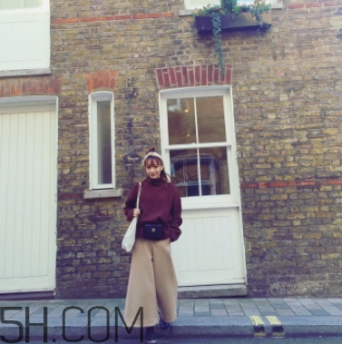 焦糖色毛衣配什么褲子？焦糖色毛衣配什么鞋子？