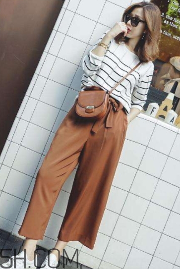 焦糖色褲子配什么顏色外套？焦糖色褲子怎么搭配圖片