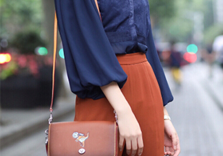 焦糖色褲子配什么顏色外套？焦糖色褲子怎么搭配圖片