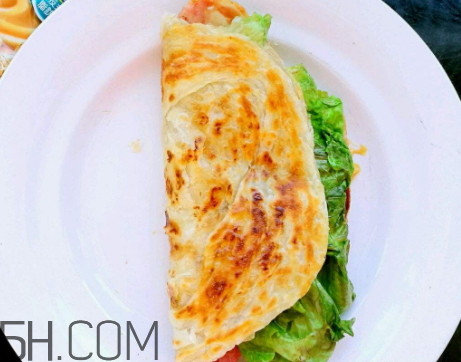 手抓餅為什么有黑點(diǎn) 手抓餅有黑點(diǎn)還能吃嗎 手抓餅為什么有黑點(diǎn) 手抓餅有黑點(diǎn)還能吃嗎