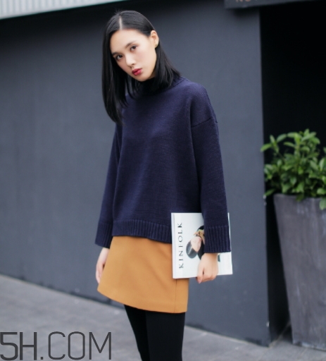 焦糖色裙子配什么上衣？焦糖色裙子配什么顏色上衣好看