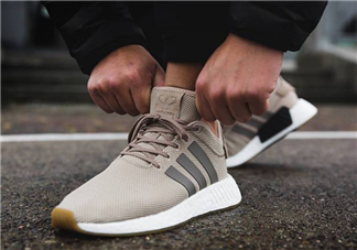 adidas nmd r2 trace khaki上腳效果怎么樣？