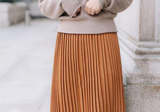 焦糖色裙子配什么上衣？焦糖色裙子配什么顏色上衣好看