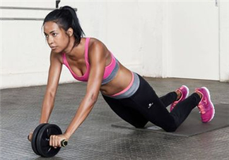 健腹輪怎么使用？健腹輪能練出腹肌嗎？