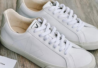 小白鞋怎么搭配好看_小白鞋搭配技巧圖片