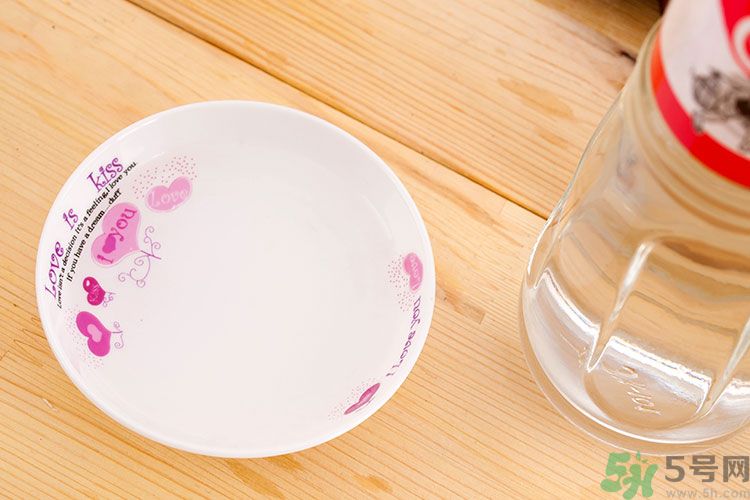 白醋和鹽水混在一起洗臉有什么好處？白醋和鹽洗臉好嗎？