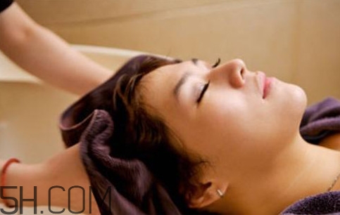 醋洗頭能治白發(fā)嗎？醋洗頭有什么壞處