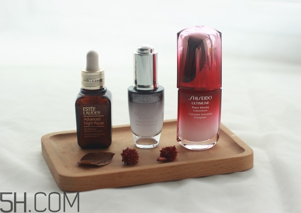 蘭蔻小黑瓶安瓶精華和雅詩蘭黛小棕瓶精華哪個好? 蘭蔻小黑瓶安瓶精華和雅詩蘭黛小棕瓶精華哪個好?