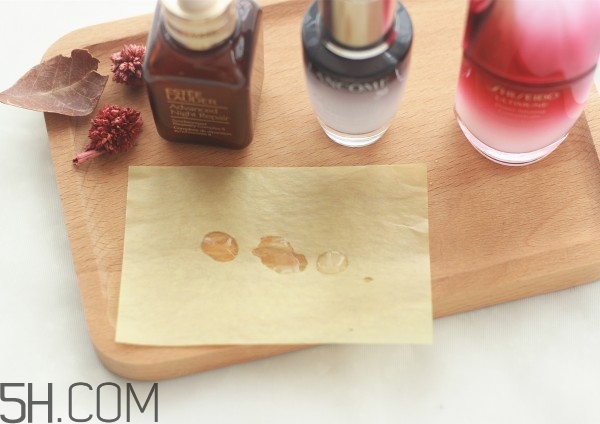 蘭蔻小黑瓶安瓶精華和雅詩蘭黛小棕瓶精華哪個好? 蘭蔻小黑瓶安瓶精華和雅詩蘭黛小棕瓶精華哪個好?