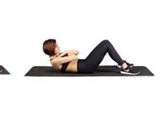 卷腹和仰臥起坐哪個效果好？做卷腹運動的幾個要點