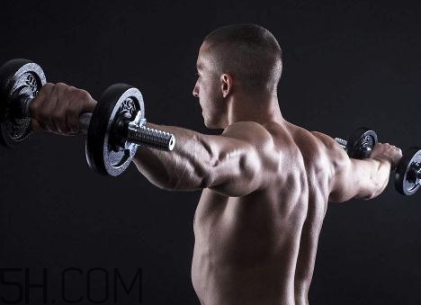 做肩推要沉肩嗎？肩推下背痛是什么原因？