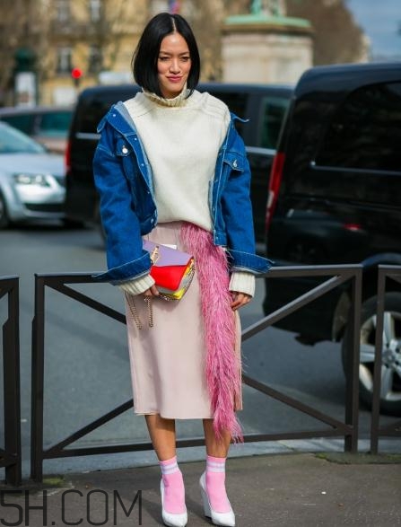 白色毛衣外套怎么搭配？白色毛衣配什么顏色外套？