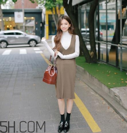 白色毛衣搭配什么裙子？白色毛衣搭配裙子圖片