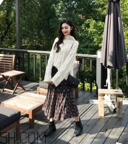白色毛衣搭配什么裙子？白色毛衣搭配裙子圖片