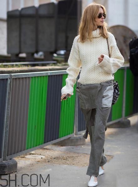 白色毛衣配什么褲子？白色毛衣搭配褲子圖片