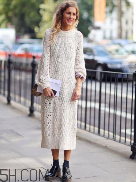 白色毛衣配什么鞋子？白色毛衣搭配鞋子圖片