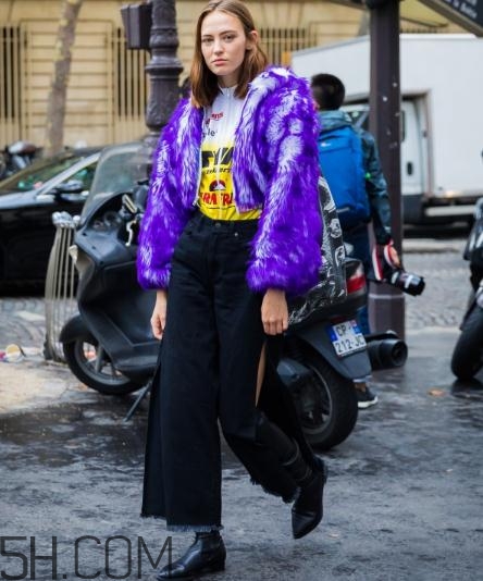 短款皮草下身搭配什么？短款皮草怎么搭配？