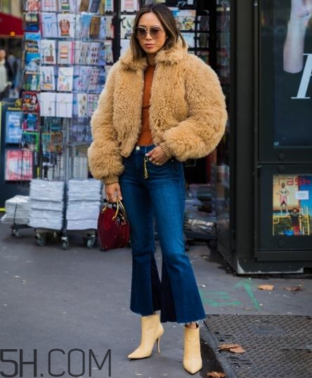 短款皮草下身搭配什么？短款皮草怎么搭配？