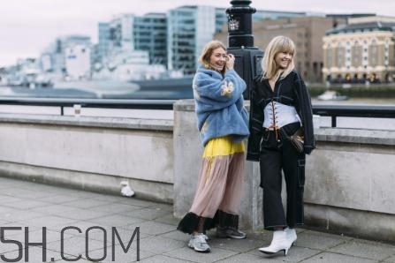 短款皮草下身搭配什么？短款皮草怎么搭配？