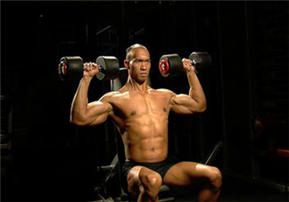 做肩推要沉肩嗎？肩推下背痛是什么原因？