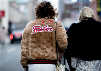 短款皮草下身搭配什么？短款皮草怎么搭配？