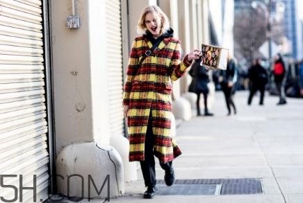 格子大衣里面怎么搭配？格子大衣搭配圖