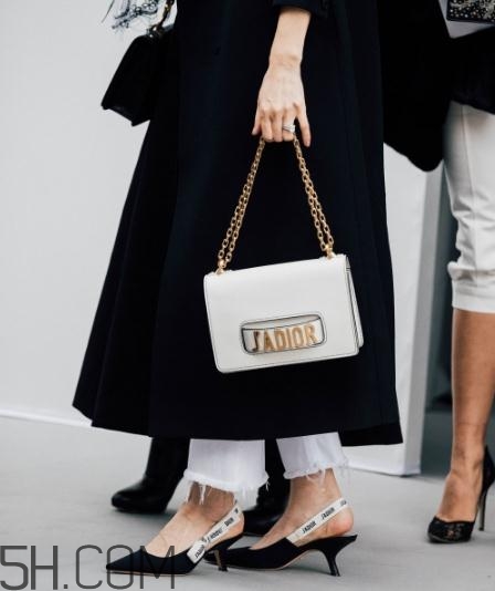 白色包包臟了怎么辦？白色包包臟了用什么洗？