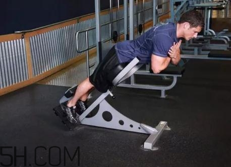 山羊挺身練哪部分肌肉？山羊挺身動(dòng)作要領(lǐng)