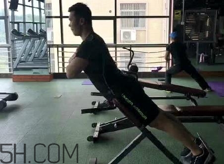 山羊挺身和硬拉哪個(gè)好？山羊挺身動(dòng)作的好處