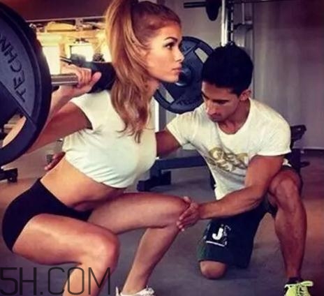 深蹲和硬拉是壯陽的嗎？深蹲和硬拉哪個對腰有傷害？