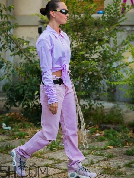 粉色衣服配什么顏色的褲子？粉色衣服搭配褲子圖片