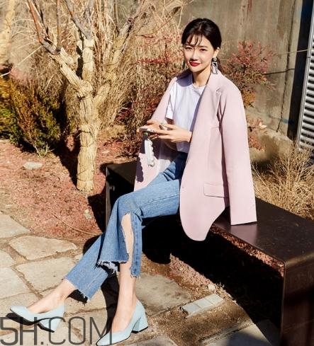 粉色衣服配什么顏色的褲子？粉色衣服搭配褲子圖片