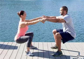 深蹲和硬拉是壯陽的嗎？深蹲和硬拉哪個(gè)對腰有傷害？