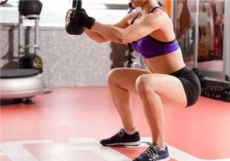 深蹲和半蹲哪個(gè)傷膝蓋？深蹲和半蹲哪個(gè)效果好？