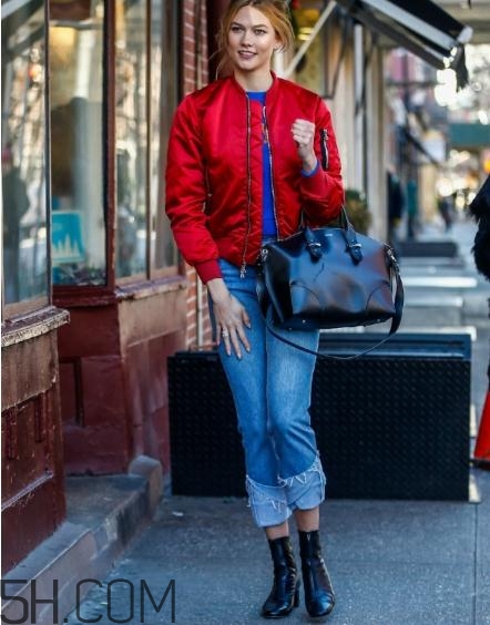 紅色衣服配什么顏色包包？紅色衣服搭配包包圖片