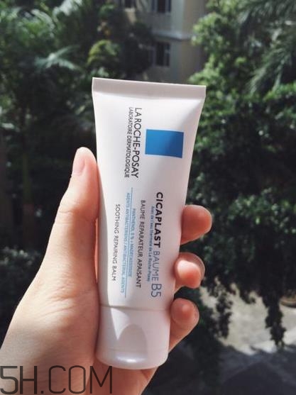 理膚泉b5為什么有水？理膚泉b5可以用在面霜后面嗎？