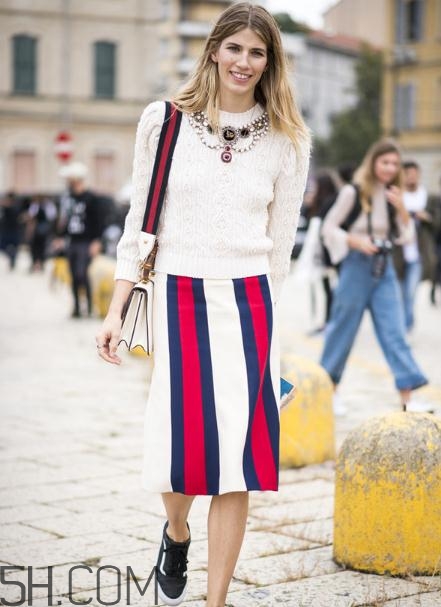 白色毛衣有油怎么洗掉？白色毛衣上的油漬如何處理？