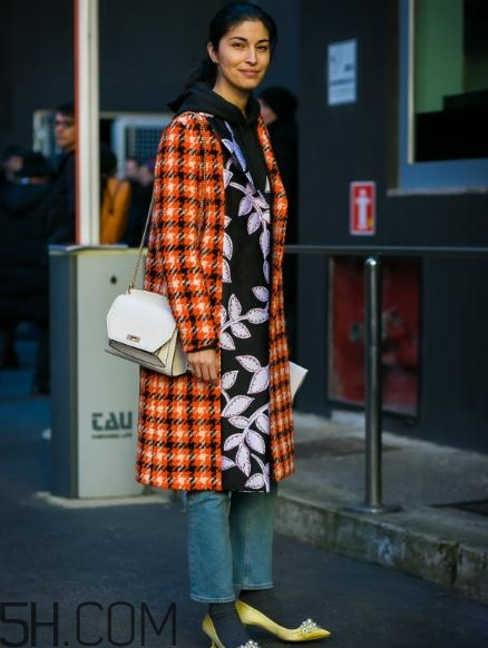 白色包包有劃痕怎么辦？白色包包上的劃痕能恢復(fù)嗎？