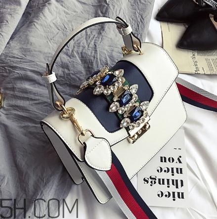 白色包包被衣服染色了怎么辦？白色包包染色怎么去除？