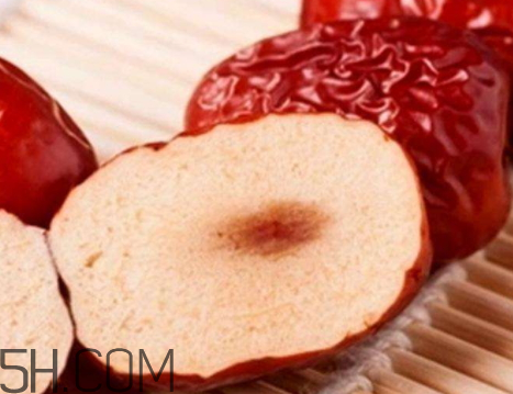 若羌紅棗什么時候成熟 若羌紅棗的功效與作用 若羌紅棗什么時候成熟 若羌紅棗的功效與作用