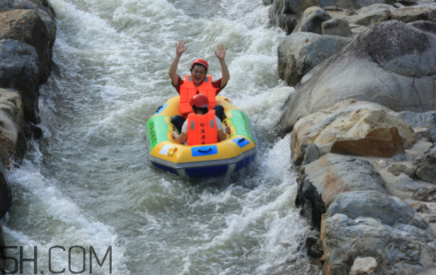 玩漂流可以化妝嗎？帶孩子漂流注意事項(xiàng)