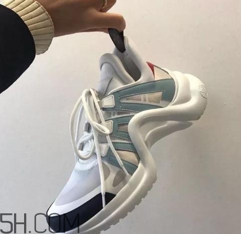 lv2018新款復(fù)古運動鞋多少錢？lv復(fù)古老爹鞋價格