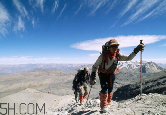 爬山要帶什么吃的？爬山耳鳴怎么回事？