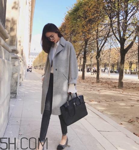 羊毛大衣掉毛正常嗎？羊毛大衣掉毛怎樣處理？