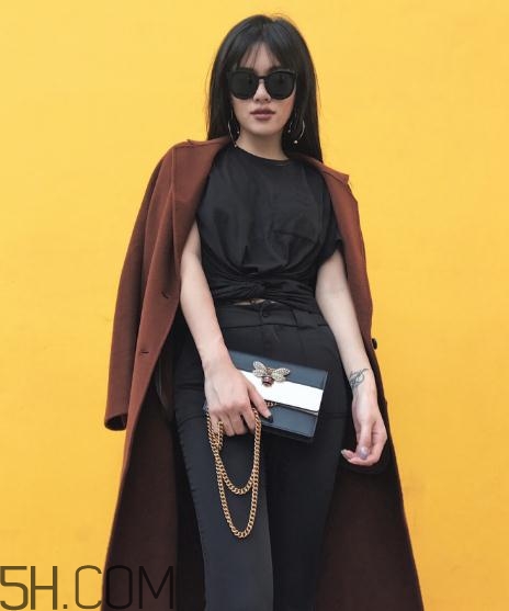 羊毛大衣會越穿越大嗎？羊毛大衣變形了怎么辦？