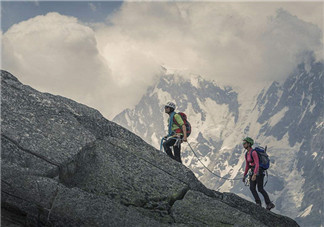 爬山對身體有什么好處？爬山前要準備的裝備